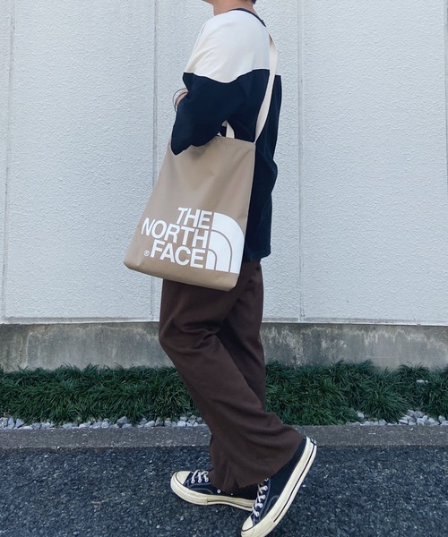 THE NORTH FACE（ザノースフェイス）の「THE NORTH FACE(ザ・ノースフェイス) / ハーフドーム ビッグロゴトートバッグ BIG LOGO TOTE 2（ショルダーバッグ・メンズ・ダークベージュ・FREE）」の19枚目の写真