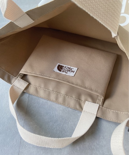 THE NORTH FACE（ザノースフェイス）の「THE NORTH FACE(ザ・ノースフェイス) / ハーフドーム ビッグロゴトートバッグ BIG LOGO TOTE 2（ショルダーバッグ・メンズ・ダークベージュ・FREE）」の6枚目の写真