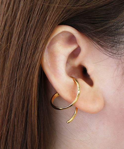 MODE ROBE（モードローブ）の「ツイストイヤーカフ（イヤーカフ・レディース・シルバー/ゴールド・FREE）」の2枚目の写真