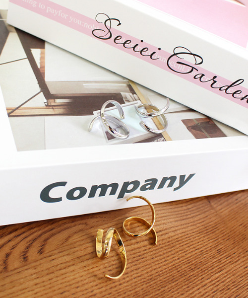 MODE ROBE（モードローブ）の「ツイストイヤーカフ（イヤーカフ・レディース・シルバー/ゴールド・FREE）」の4枚目の写真