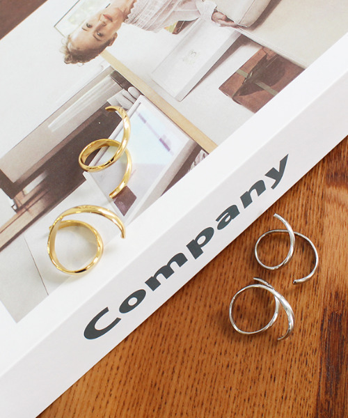 MODE ROBE（モードローブ）の「ツイストイヤーカフ（イヤーカフ・レディース・シルバー/ゴールド・FREE）」の5枚目の写真