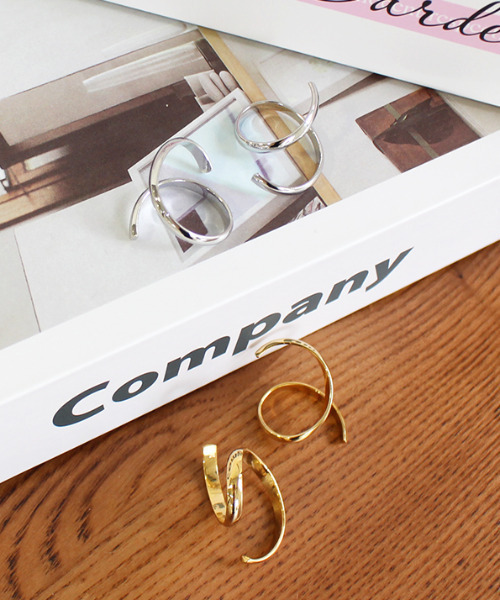 MODE ROBE（モードローブ）の「ツイストイヤーカフ（イヤーカフ・レディース・シルバー/ゴールド・FREE）」の10枚目の写真