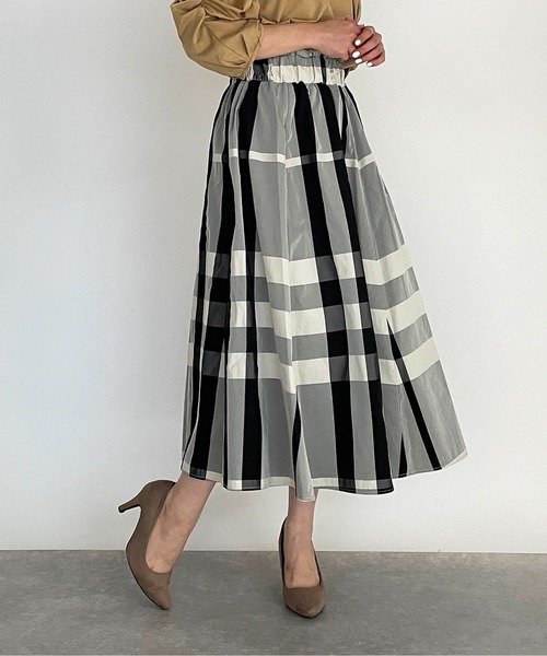 PICCIN（ピッチン）の「チェックフレアスカート（スカート・レディース・グレー/ブラック/グリーン系その他/ブルー/イエロー系その他/オフホワイト/ブラック系その他/ブルー系その他/ブラウン/グリーン/パープル/ベージュ/イエロー/ピンク・M）」の2枚目の写真