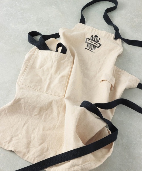 niko and...（ニコアンド）の「[Fishs Eddy(フィッシュエディ)]ロゴエプロン（エプロン・レディース・レッド/ブラック・FREE）」の2枚目の写真