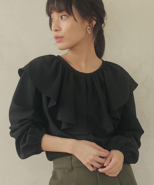 Green　Parks（グリーンパークス）の「着回せるラッフルシャツ＊（シャツ/ブラウス・レディース・ブラック/オフホワイト・FREE）」の2枚目の写真