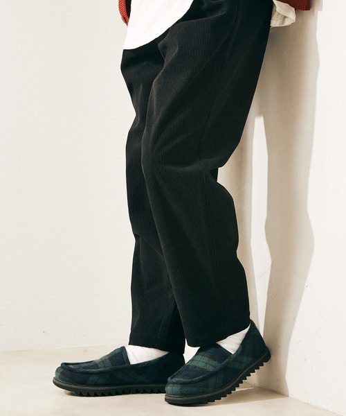 JOURNAL STANDARD relume（ジャーナルスタンダード　レリューム）の「TECH コーデュロイ WASHABLE パンツ（その他パンツ・メンズ・ブラック/ブラウン/グレー/カーキ・SMALL/MEDIUM/LARGE）」の2枚目の写真
