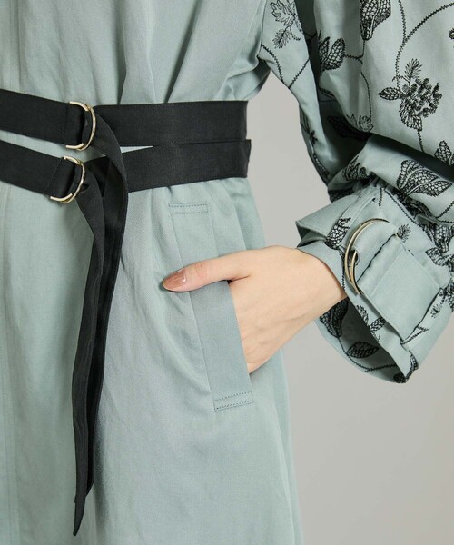 EBONY（エボニー）の「【EBONY(エボニー)】フラワーエンブロイダリードレス E21AW/D-02（ワンピース・レディース・グレー/カーキ・1/2）」の10枚目の写真