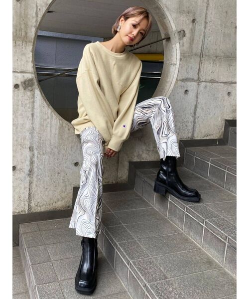 Champion(チャンピオン)の「【EMODA×CHAMPION】オーバールーズプルオーバー(スウェット・レディース・ブラック/ベージュ/グレー・FREE)」の5枚目の写真