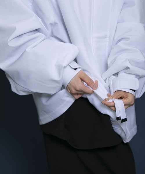 Uiscel(ユイセル)の「Uiscel 撥水UPDOWNマウンテンパーカー(マウンテンパーカー・メンズ・ブラック/カーキ/ホワイト系その他・ONE)」の22枚目の写真