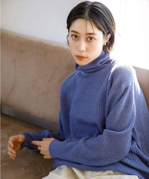 koe(コエ)の「リサイクルポリエステル 畦編みタートルネックニット*(ニット/セーター・レディース・グリーン/パープル/ホワイト系その他4/ブラック/アイボリー/グレー系その他5・S/L/M)」の6枚目の写真