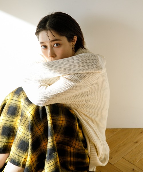 koe(コエ)の「リサイクルポリエステル 畦編みタートルネックニット*(ニット/セーター・レディース・グリーン/パープル/ホワイト系その他4/ブラック/アイボリー/グレー系その他5・S/L/M)」の1枚目の写真