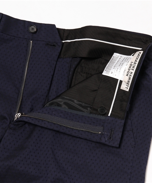 KATHARINE HAMNETT LONDON （キャサリンハムネットロンドン）の「GEOMETRY JACQUARD / ジオメトリージャガードパンツ（スラックス・メンズ・ブルー・SMALL/LARGE/MEDIUM/XL）」の8枚目の写真