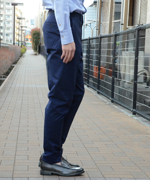 KATHARINE HAMNETT LONDON （キャサリンハムネットロンドン）の「GEOMETRY JACQUARD / ジオメトリージャガードパンツ（スラックス・メンズ・ブルー・SMALL/LARGE/MEDIUM/XL）」の13枚目の写真