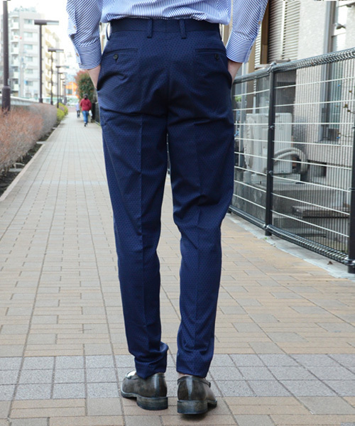 KATHARINE HAMNETT LONDON （キャサリンハムネットロンドン）の「GEOMETRY JACQUARD / ジオメトリージャガードパンツ（スラックス・メンズ・ブルー・SMALL/LARGE/MEDIUM/XL）」の14枚目の写真