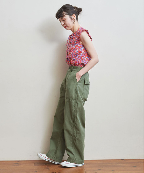 Dot&Stripes CHILD WOMAN(ドットアンドストライプス チャイルドウーマン)の「リバティ ストロベリー 前リボンノースリフリルブラウス(シャツ/ブラウス・レディース・レッド/グリーン・FREE)」の3枚目の写真