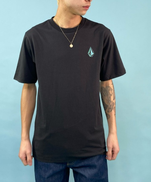VOLCOM（ボルコム）の「VOLCOM/ボルコム ストーンロゴ ワンポイント プリントTシャツ AF022200（Tシャツ/カットソー・メンズ・ブラック/ホワイト・M/L/XL）」の2枚目の写真