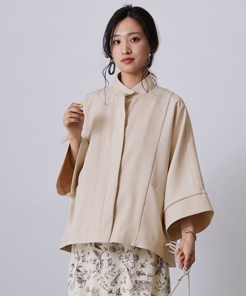 NICOLE white（ニコルホワイト）の「スタンドカラー ポンチョ ジャケット（ポンチョ・レディース・イエロー/グレー/オフホワイト・FREE）」の2枚目の写真