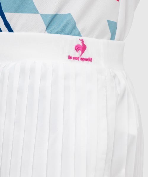 le coq sportif(ルコックスポルティフ)の「NEO HERITAGE PLEATS GAME SKORT(スカート・レディース・ホワイト/ネイビー・M/L/XL/S)」の8枚目の写真