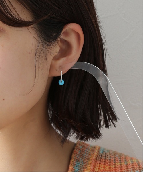 JUSTINE CLENQUET（ジュスティーヌクランケ）の「【JUSTINE CLENQUET/ジャスティーヌ クランケ】Carmen color hoop 片方のみ（ピアス（片耳用）・レディース・ライトブルー/グリーン・FREE）」の4枚目の写真