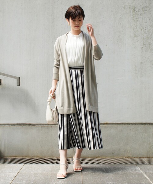 UNTITLED（アンタイトル）の「◆【清涼感】コットン混 ミドルカーディガン＜洗える／オンオフどちらも＞（カーディガン/ボレロ・レディース・ブラック/グレー系/サンドベージュ・48/44/02/04/00）」の19枚目の写真