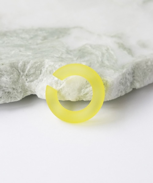 SIGNAL(シグナル)の「【SIGNAL / シグナル】Pastel color Ear cuff / イヤーカフ(イヤーカフ・レディース・ホワイト/ピンク/イエロー/グリーン・FREE)」の5枚目の写真