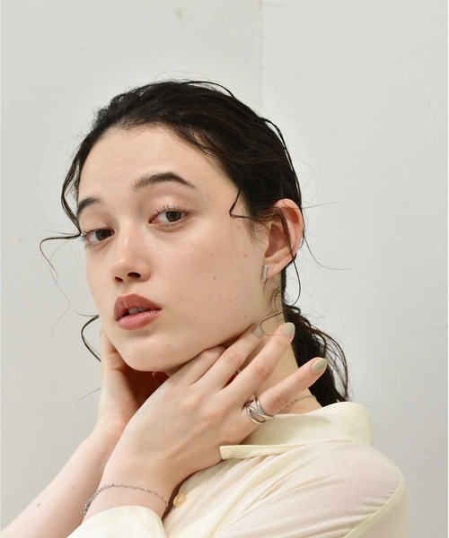 LHME(エルエイチエムイー)の「【WEB限定】 ”Gleam”トンファーピアス/サージカルステンレス(金属アレルギー対応)【LHME / エルエイチエムイー】(ピアス(両耳用)・レディース・シルバー/ゴールド・ONE SIZE)」の5枚目の写真