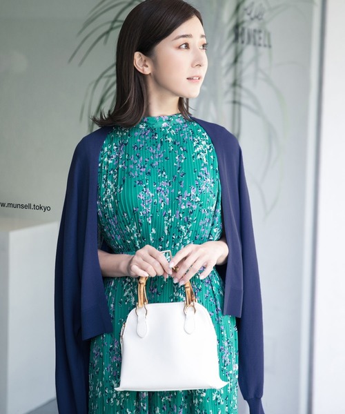 Andemiu（アンデミュウ）の「【水野佐彩コレクション】夏影キナガシショートカーディガン297612（カーディガン/ボレロ・レディース・ネイビー/グレー/オフホワイト/ブルー/ブラック・FREE）」の4枚目の写真