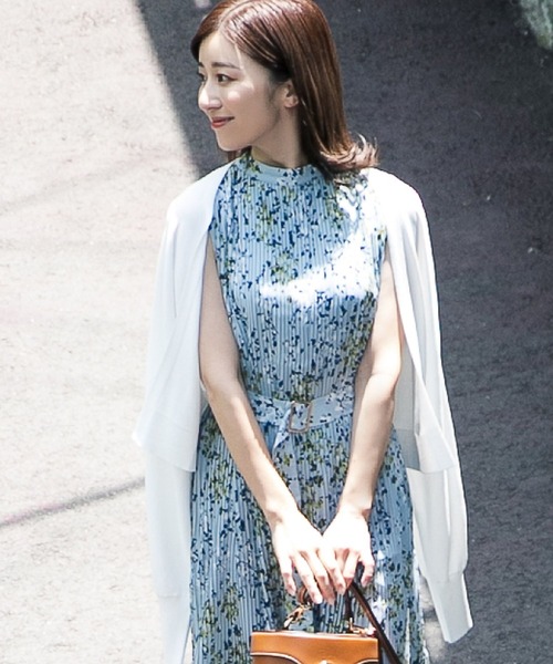 Andemiu（アンデミュウ）の「【水野佐彩コレクション】夏影キナガシショートカーディガン297612（カーディガン/ボレロ・レディース・ネイビー/グレー/オフホワイト/ブルー/ブラック・FREE）」の2枚目の写真