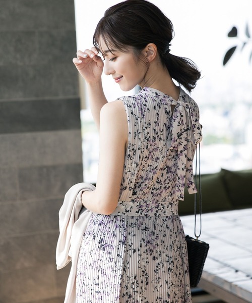 Andemiu（アンデミュウ）の「【水野佐彩コレクション】夏影キナガシショートカーディガン297612（カーディガン/ボレロ・レディース・ネイビー/グレー/オフホワイト/ブルー/ブラック・FREE）」の9枚目の写真