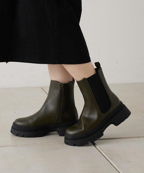 Chico（チコ）の「サイドゴアストレッチミドルブーツ（ブーツ・レディース・ライトベージュ/ブラック/カーキ・SMALL/MEDIUM/LARGE）」の3枚目の写真