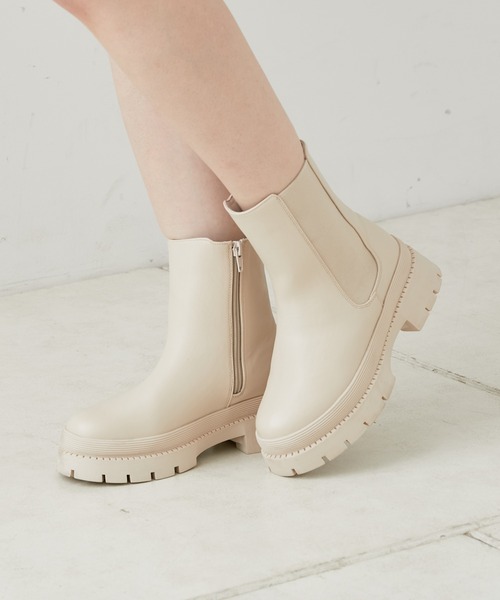 Chico（チコ）の「サイドゴアストレッチミドルブーツ（ブーツ・レディース・ライトベージュ/ブラック/カーキ・SMALL/MEDIUM/LARGE）」の11枚目の写真