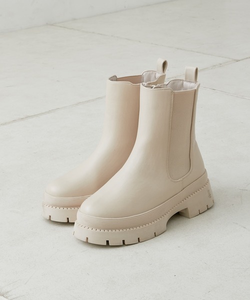 Chico（チコ）の「サイドゴアストレッチミドルブーツ（ブーツ・レディース・ライトベージュ/ブラック/カーキ・SMALL/MEDIUM/LARGE）」の18枚目の写真