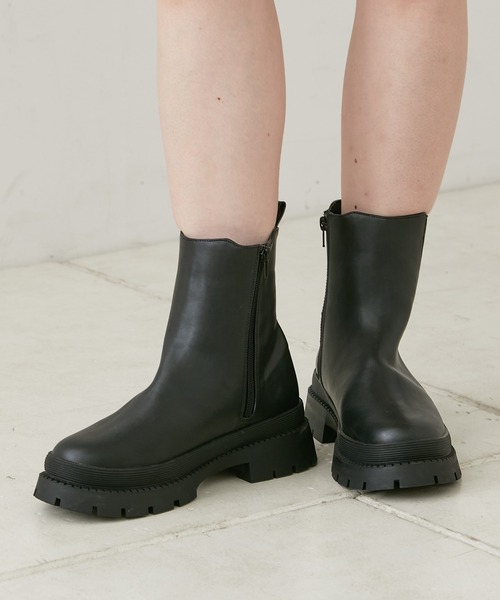 Chico（チコ）の「サイドゴアストレッチミドルブーツ（ブーツ・レディース・ライトベージュ/ブラック/カーキ・SMALL/MEDIUM/LARGE）」の5枚目の写真