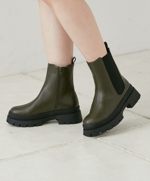 Chico（チコ）の「サイドゴアストレッチミドルブーツ（ブーツ・レディース・ライトベージュ/ブラック/カーキ・SMALL/MEDIUM/LARGE）」の15枚目の写真