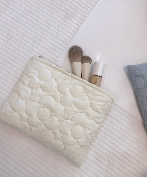 EPICKS(エピックス)の「フラワーキルティング化粧品コスメティックトラベルポーチ(ポーチ・レディース・グリーン/サックスブルー/ピンク/イエロー/ホワイト・F)」の2枚目の写真