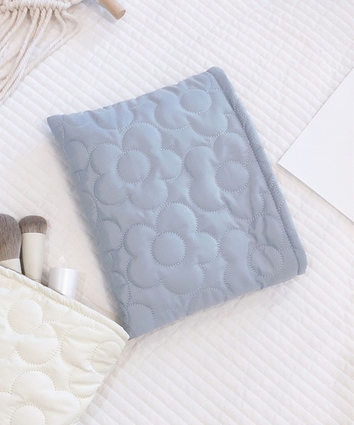 EPICKS(エピックス)の「フラワーキルティング化粧品コスメティックトラベルポーチ(ポーチ・レディース・グリーン/サックスブルー/ピンク/イエロー/ホワイト・F)」の3枚目の写真