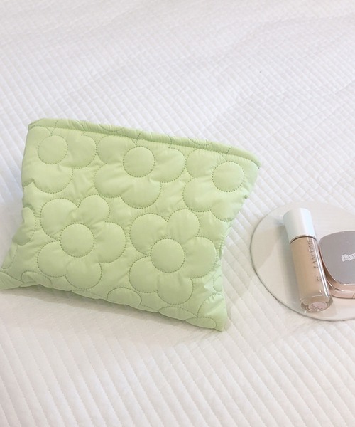 EPICKS(エピックス)の「フラワーキルティング化粧品コスメティックトラベルポーチ(ポーチ・レディース・グリーン/サックスブルー/ピンク/イエロー/ホワイト・F)」の7枚目の写真