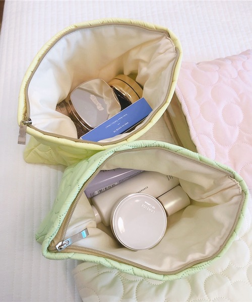 EPICKS(エピックス)の「フラワーキルティング化粧品コスメティックトラベルポーチ(ポーチ・レディース・グリーン/サックスブルー/ピンク/イエロー/ホワイト・F)」の11枚目の写真