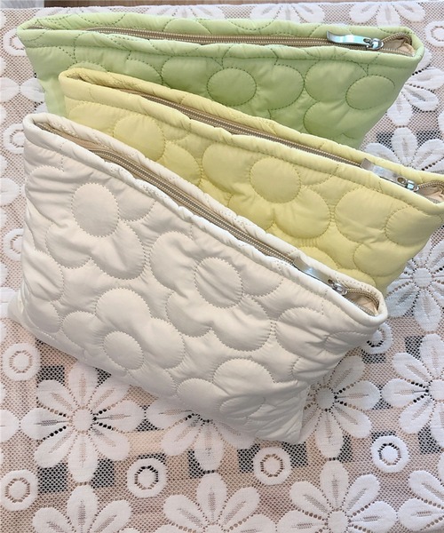 EPICKS(エピックス)の「フラワーキルティング化粧品コスメティックトラベルポーチ(ポーチ・レディース・グリーン/サックスブルー/ピンク/イエロー/ホワイト・F)」の12枚目の写真