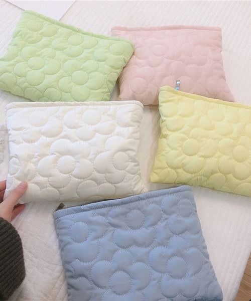 EPICKS(エピックス)の「フラワーキルティング化粧品コスメティックトラベルポーチ(ポーチ・レディース・グリーン/サックスブルー/ピンク/イエロー/ホワイト・F)」の13枚目の写真