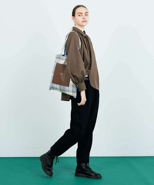 FRAPBOIS(フラボア)の「イージービエラ ブラウス(シャツ/ブラウス・レディース・ブラック/ブラウン・0/1)」の17枚目の写真