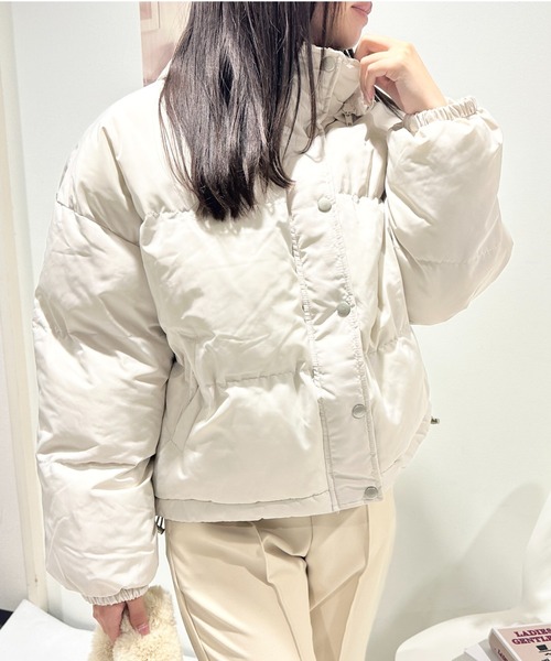 CECIL McBEE(セシルマクビー)の「ファイバーダウンフードコート(ダウンジャケット/コート・レディース・モカ/ブラック/アイボリー・MEDIUM/LARGE)」の8枚目の写真