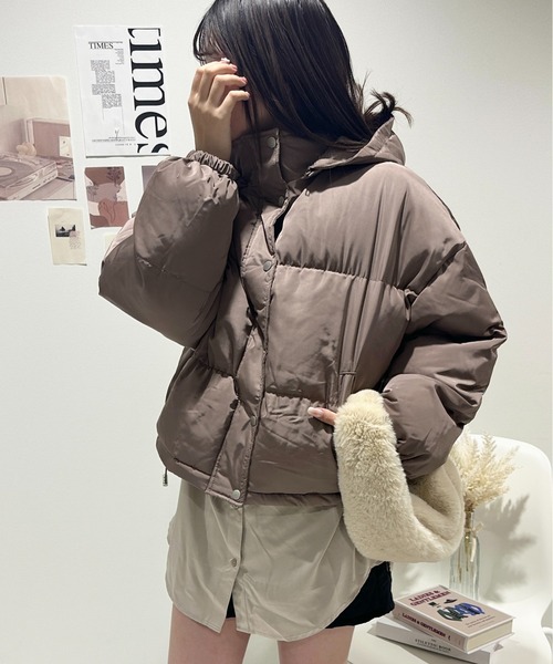 CECIL McBEE(セシルマクビー)の「ファイバーダウンフードコート(ダウンジャケット/コート・レディース・モカ/ブラック/アイボリー・MEDIUM/LARGE)」の14枚目の写真