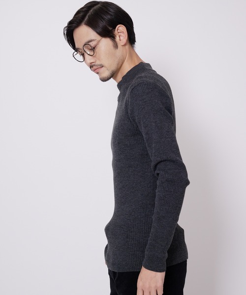Blue Standard (ブルースタンダード)の「【BLUE STANDARD/ブルースタンダード】ストレッチ リブニット ハイネック モックネック(ニット/セーター・メンズ・ブラック/ホワイト/チャコールグレー・MEDIUM/LARGE/X-LARGE)」の4枚目の写真
