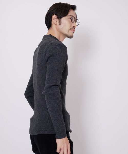 Blue Standard (ブルースタンダード)の「【BLUE STANDARD/ブルースタンダード】ストレッチ リブニット ハイネック モックネック(ニット/セーター・メンズ・ブラック/ホワイト/チャコールグレー・MEDIUM/LARGE/X-LARGE)」の5枚目の写真