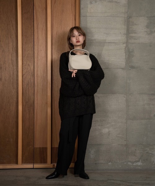 Amiur(エミレ)の「mat color one handle bag(ハンドバッグ・レディース・ブラック/ダークブラウン/ベージュ/アイボリー・FREE)」の7枚目の写真