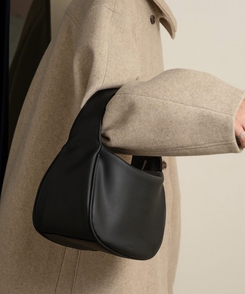 Amiur(エミレ)の「mat color one handle bag(ハンドバッグ・レディース・ブラック/ダークブラウン/ベージュ/アイボリー・FREE)」の8枚目の写真