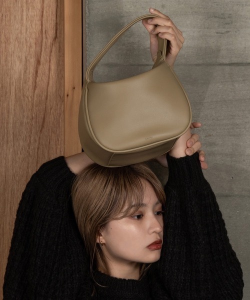 Amiur(エミレ)の「mat color one handle bag(ハンドバッグ・レディース・ブラック/ダークブラウン/ベージュ/アイボリー・FREE)」の11枚目の写真