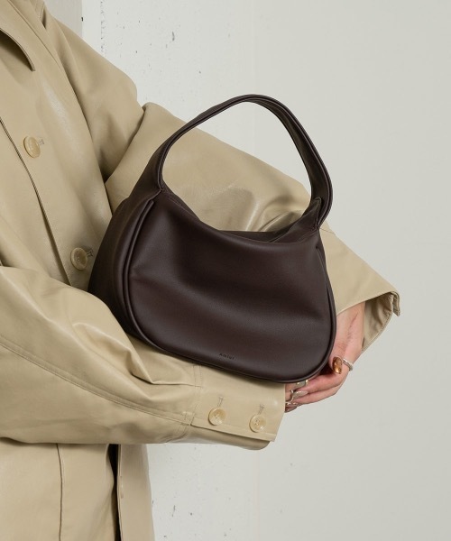 Amiur(エミレ)の「mat color one handle bag(ハンドバッグ・レディース・ブラック/ダークブラウン/ベージュ/アイボリー・FREE)」の9枚目の写真