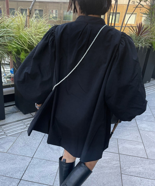 AMELY(エミリー)の「【インフルエンサーコラボ第2弾】ボリュームスリーブテントブルゾン(ブルゾン・レディース・グリーン/カーキブラウン/ベージュ系その他/ブラック・フリー)」の8枚目の写真